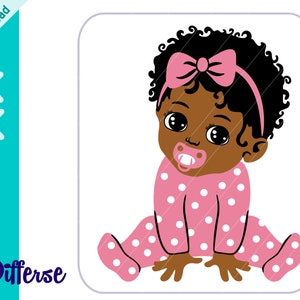 Nettes schwarzes Baby im fußigen Pyjama | SVG-Schnittdatei & PNG | Schwarzes Baby Mädchen SVG | Baby Prinzessin Vektor | Schwarze Mädchen png | Kuchen Topper svg