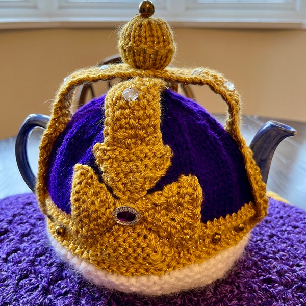 Coronation Crown Tea Cosy Knitting Pattern