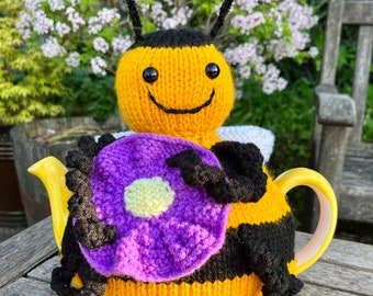 Bee Tea Cosy Knitting Pattern