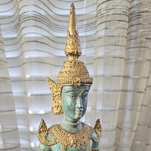 Grünspan vergoldete Bronze Teppanom, Vintage thailändische Relieft Detaillierte Kniende Tephanom Skulptur 24 cm