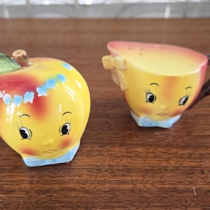Vintage Anthropomorphic Fruit Salt and Pepper Shakers, Napco Giftcraft Japan 2.5&quot;