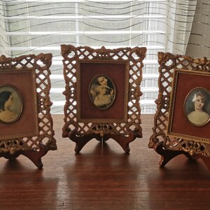 Set di 3 stampe cameo incorniciate e decorate, copertura convessa, arazzi vintage Cameo Creations da 7,5&quot; firmati