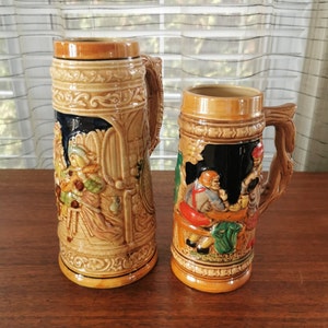 Zestaw 2 starych kufli do piwa, ręcznie malowanych, ceramicznych, wysokich, japońskich, 9" i 7,75"