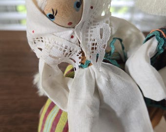 Poupée Ancienne En Bois - Lituanie - Hauteur 12 Cm - Figurine Artisanale Vintage