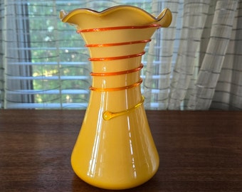 Mundgeblasene Kunstglasvase Vintage Gelbe Vase mit oranger Spiralrippenvase 20,5 cm