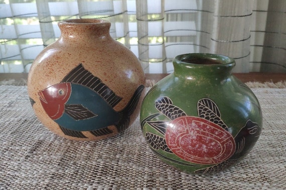 Vasi incisi in ceramica nicaraguense Set di 2 vasi piccoli vintage in  ceramica artistica di San Juan De Oriente, 3,5 e 4 firmati -  Italia