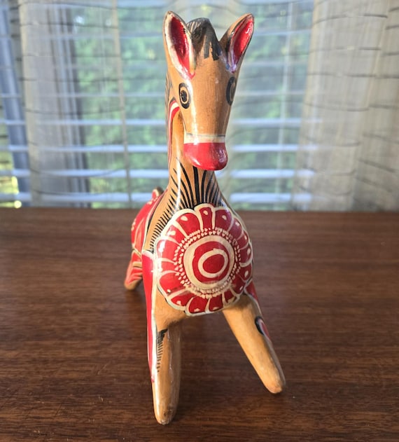 メキシコの陶器製馬の置物貯金箱、カラフルな手描きの花とディテール