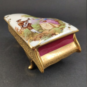 Porcelaine D&#39;Art Limoges France Piano Box Vintage Gilt Piano Trinket Box with Fragonard Courting Couple Romantic Scene 5.25&quot;