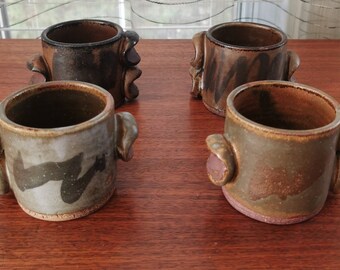 Alain Marie Tremblay Studio Art Pottery muggar set om 4, droppglasyr fingergrepp samlarobjekt vintage smuttkaffekopp tekoppar muggar 4,5"