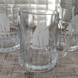 Dema Tudor Glass Steins Set van 3 Made in England Vintage geribbelde bierglazen 5,25"