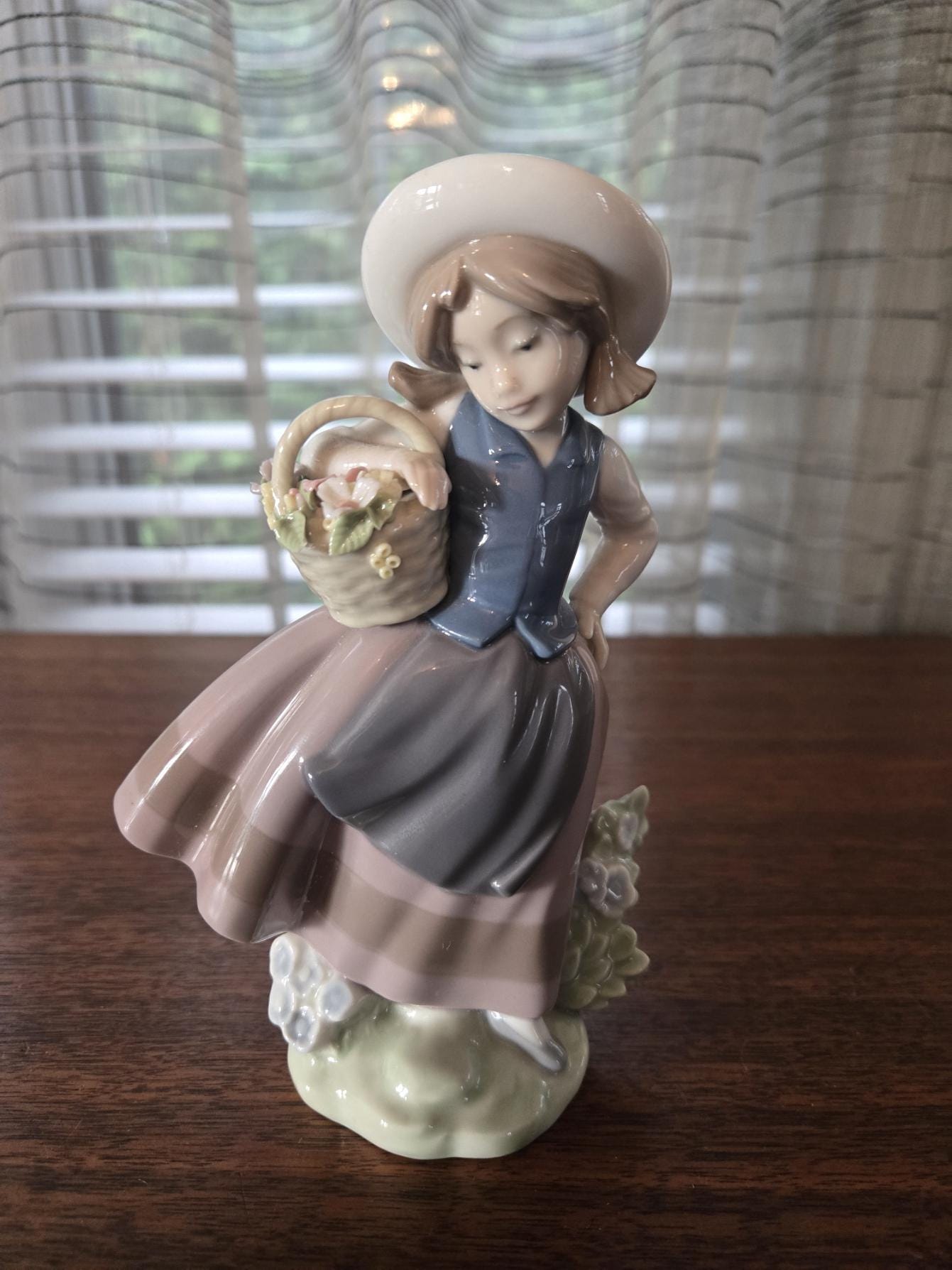大幅値引き❣️lladro♡sweet and shy 6754 楽天市場】リヤドロ 甘い香り 女性 置物 01006918 LLADRO ギフト