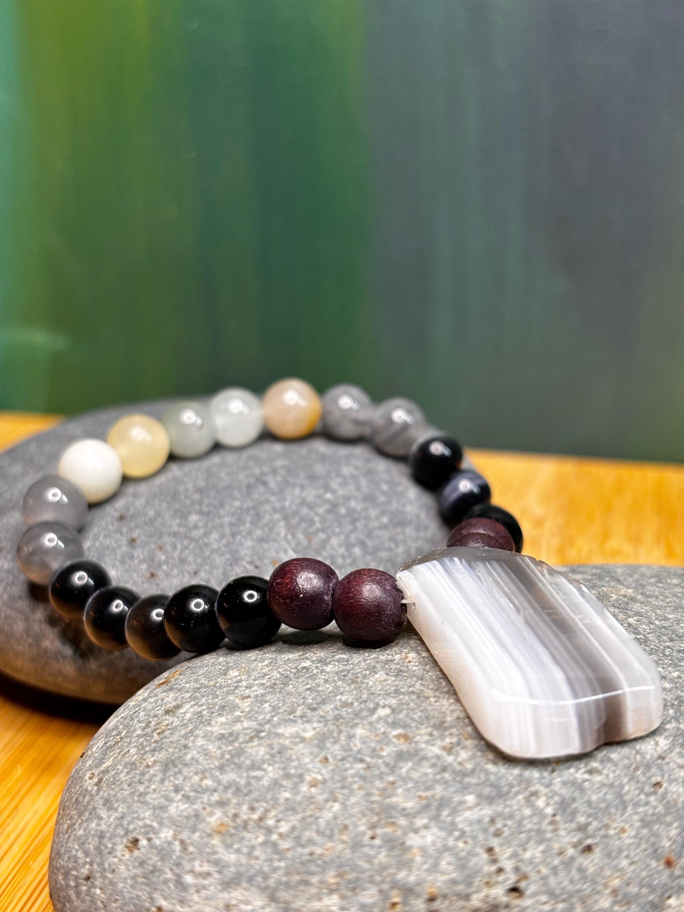 縞模様の瑪瑙と水晶のビーズブレスレット：癒しと保護 - Etsy 日本