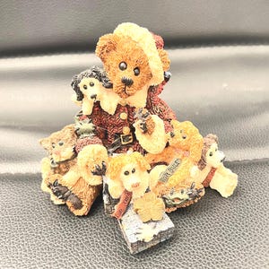 Boyds Bears & Friends The Bearstone Collection &quot;Kringle and Company&quot; Style #2283/Boyds Bears  Hand Made 1996