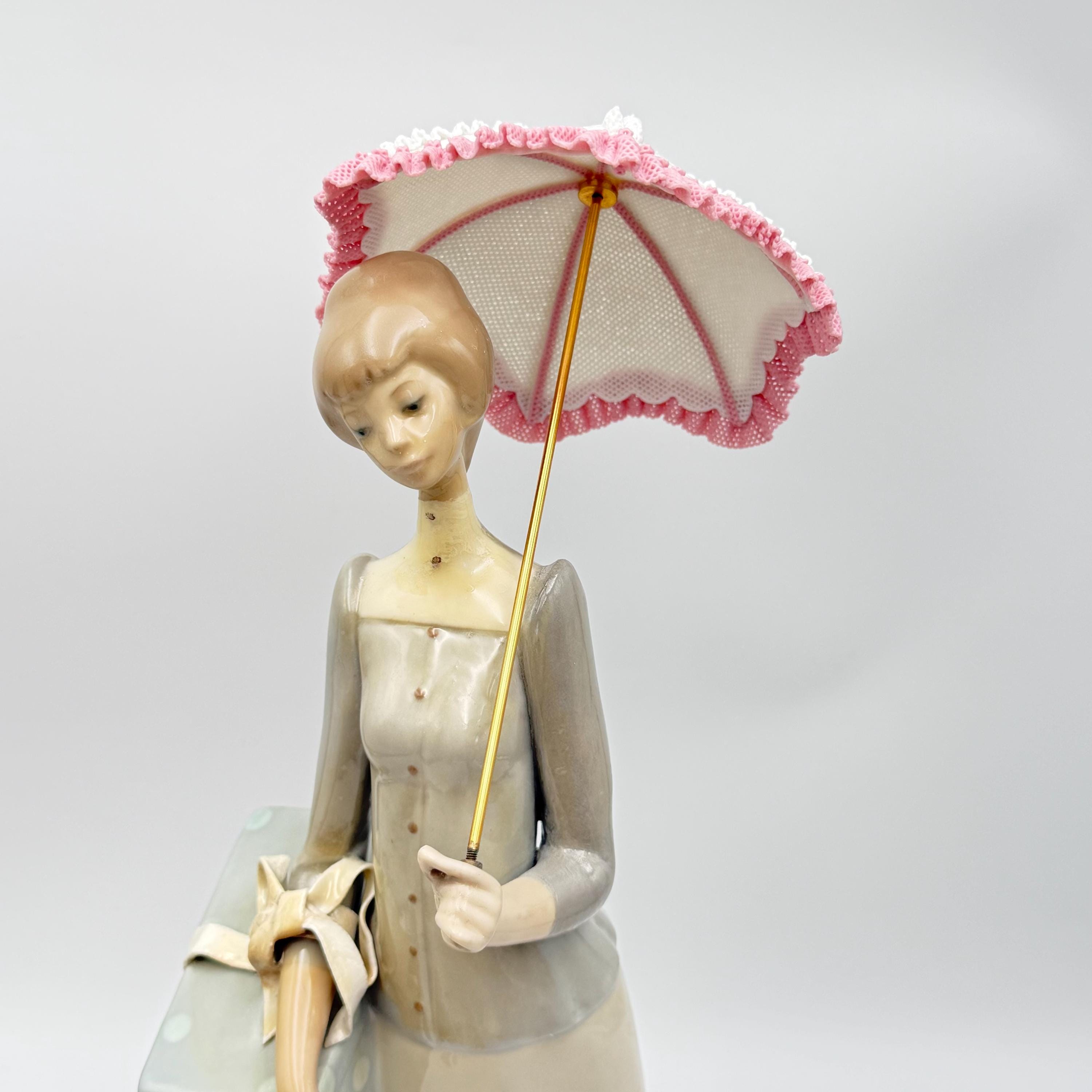 LLADRO #4700 dress maker 磁器人形 女性 置物 Lladro 4700 the Dressmaker Figurine, Retired Spanish Porcelain