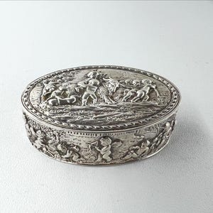Antique Silver Box, Silver 830, 19th century/circa 1889 Germany Weinranck & Schmidt HANAU Silver .800 Cherub Putti Repousse Jewelry Box