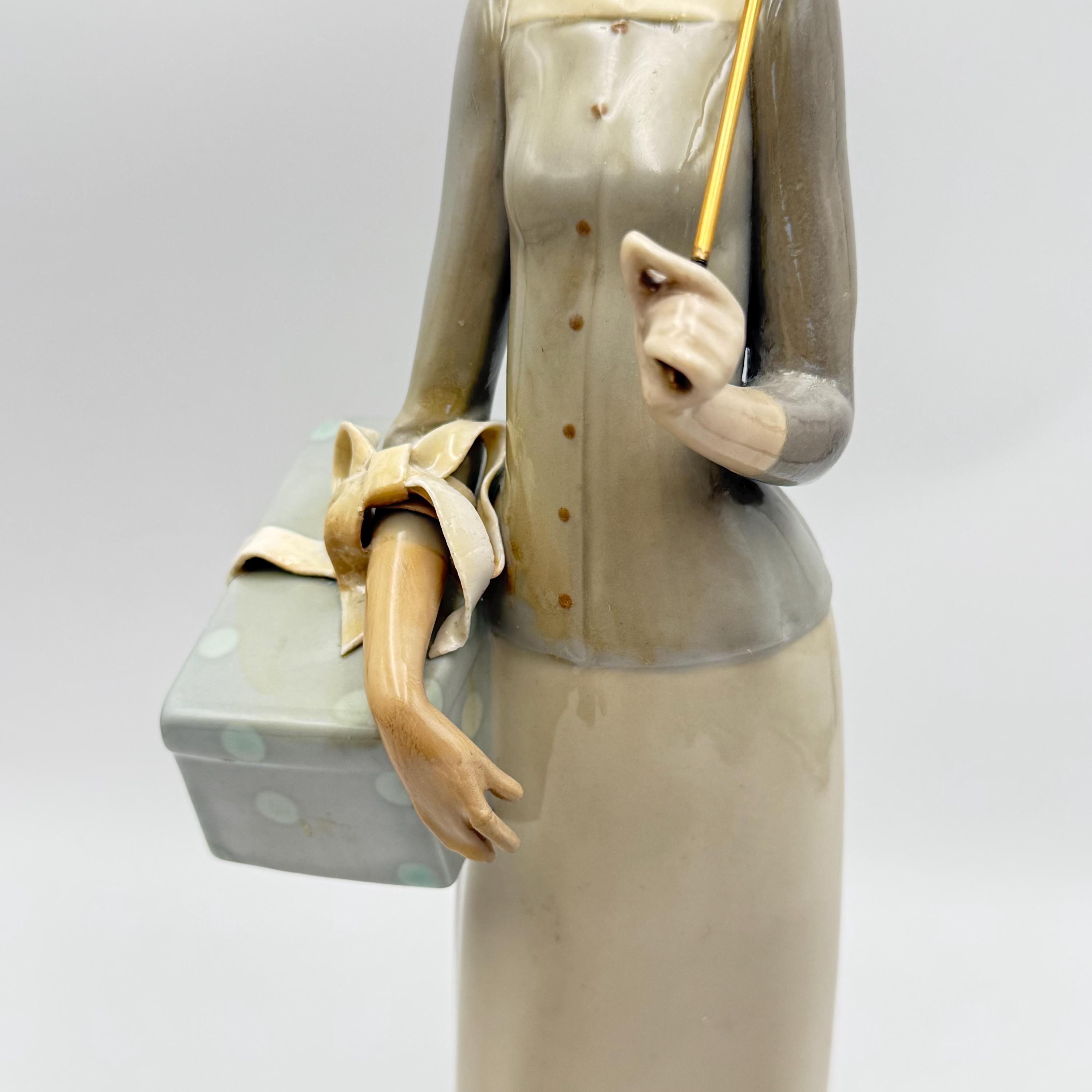 Lladro 4700 the Dressmaker Figurine, Retired Spanish Porcelain