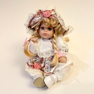 Vintage Porcelain Doll 8&#39;&#39;/Vintage Porcelain Doll Collectible