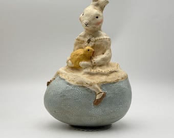 Vintage (As Is ) The Nicol Sayre Collection 2004 Rabbit Sitting on Crackle Egg Figurine 8.5''