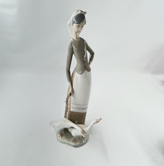 Vintage Lladro Girl With Geese Porcelain Figurine Hand Made  model #1035. /