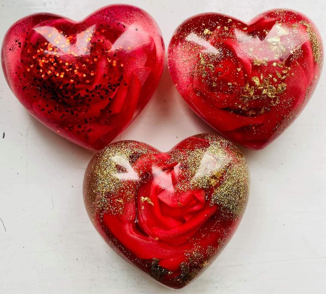 Large Epoxy Resin Decorative Hearts / Paperweights - Etsy UK
