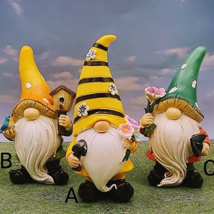 GARDEN GNOME ~ Resin Figurine ~ fREE sHIPPING