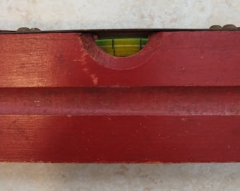 Antique  RED WOODEN LEVEL ~ w/level bubbles ~ fREE sHIPPING