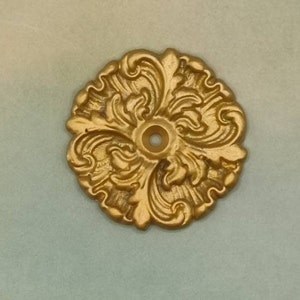 Antique GOLD BACK PLATE ~ Painted ~  Flat back ~ 2 1/2" ~ Center hole ~ Brass Floret ~ fREE sHIPPING