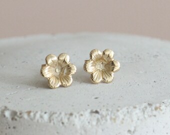 14k Yellow Gold Daisy Flower Stud Earrings