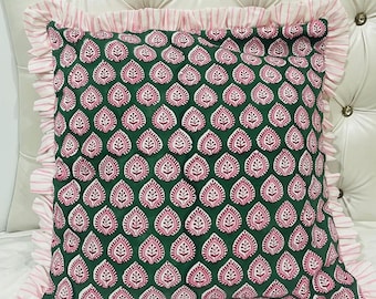 Funda de cojín de algodón con volantes y estampado de bloques indios, cojines bohemios hechos a mano, fundas de almohada de algodón bohemio, cojines florales con bloques.