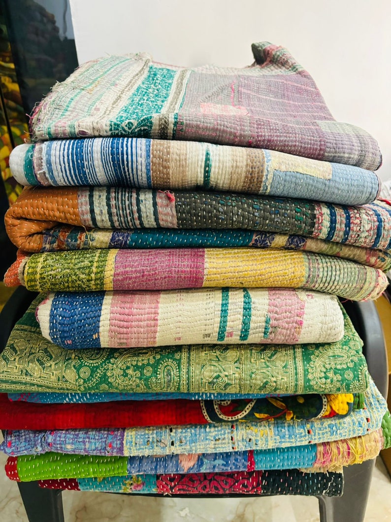 Lot de gros couettes vintage indiennes Kantha à vendre image 3