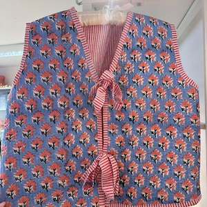 Cotton Quilted Waistcoat Vintage Style Quilted Vest Jackets, V-neck Floral Coat Holidays Gifts Sleeveless Jacket for Women Gifts