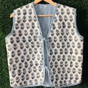 Cotton Quilted Waistcoat Vintage Style Quilted Vest Jackets, V-neck Floral Coat Holidays Gifts Sleeveless Jacket for Women Gifts