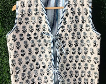 Cotton Quilted Waistcoat Vintage Style Quilted Vest Jackets, V-neck Floral Coat Holidays Gifts Sleeveless Jacket for Women Gifts