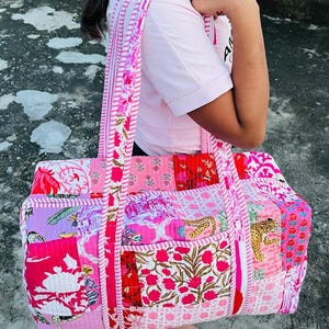 Große gesteppte Baumwoll-Reisetasche, Schultertasche, waschbare Reisetasche mit Blumenmuster, umweltfreundliche Yoga-Shopping-Strandtasche Boho Weekender