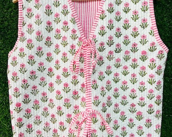 Cotton Quilted Waistcoat Vintage Style Quilted Vest Jackets, V-neck Floral Coat Holidays Gifts Sleeveless Jacket for Women Gifts