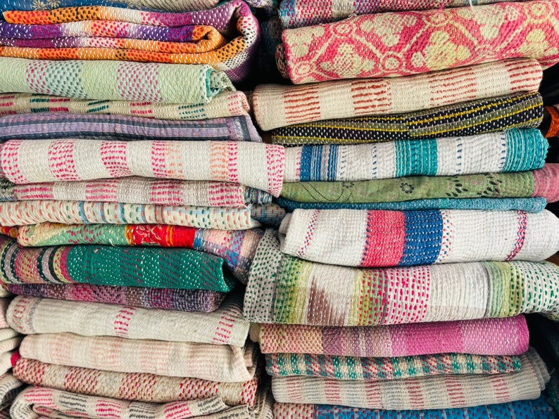 Lot de gros couettes vintage indiennes Kantha à vendre image 2