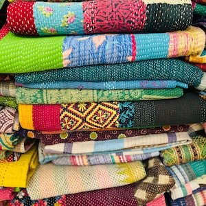 Lot de gros couettes vintage indiennes Kantha à vendre image 4