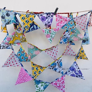 Floral Vintage Fabric Bunting Banner Mixed Colors Cotton Triangle Banner Pennants Nursery Wall Hanging Outdoor Bunting Flags Decoration