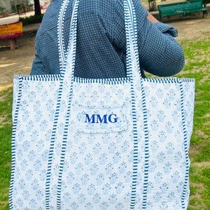 Gesticktes Monogramm Große Tragetasche Weekend Taschen, Baumwolle Gesteppte Handgedruckte Blumen Einkaufstasche Strandtasche Tragetaschen für Frauen Geschenke