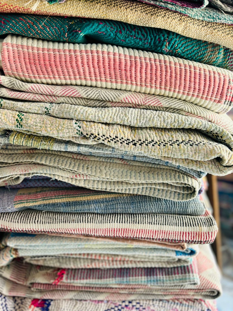 Lot de gros couettes vintage indiennes Kantha à vendre image 5