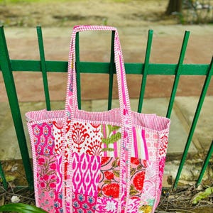 Rosa Multi Patches Gesteppte Baumwolle Schulter Einkaufstasche Vintage inspiriert Boho große Tote Weekender Reisetaschen Handtaschen für Frauen