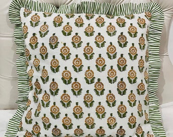 Funda de cojín de algodón con volantes y estampado de bloques indios, cojines bohemios hechos a mano, fundas de almohada de algodón bohemio, cojines florales con bloques.