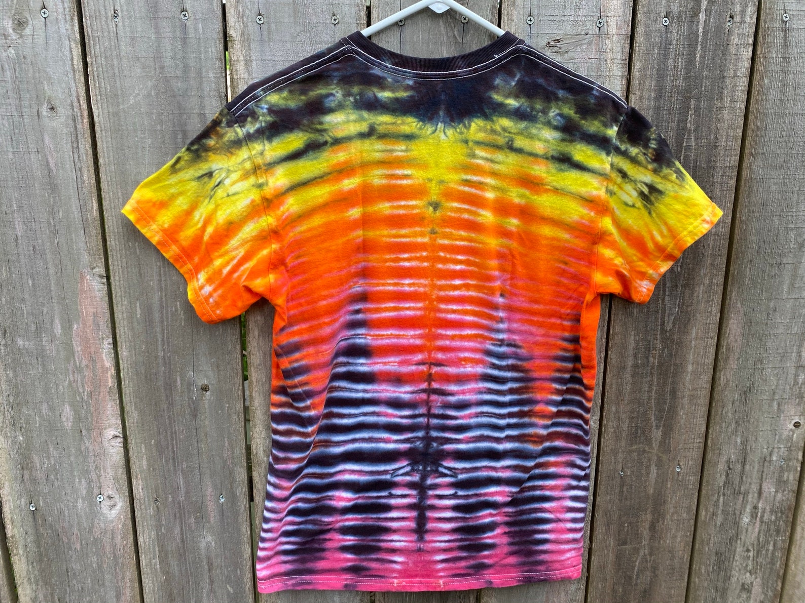 zig zag tie dye shirt