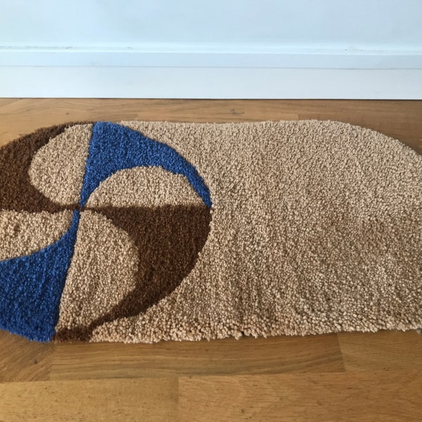 Tapis en laine avec motif décoratif