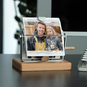 Personalized Photo Flip Book｜Hand-Cranked Animation Machine｜Wooden Mechanical Album｜Custom Photo Memory Gift｜Fathers Day Gift