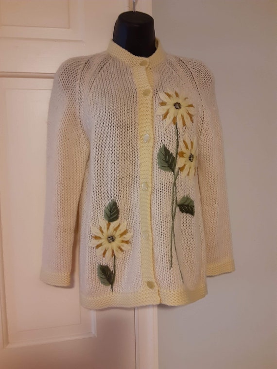 Vintage 1960s cardigan sweater with embroidered fl