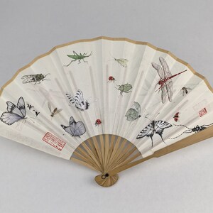 Eventail pliable peint sur les 2 faces papillons libellule Buges papier de riz artiste peintre calligraphie decorationation