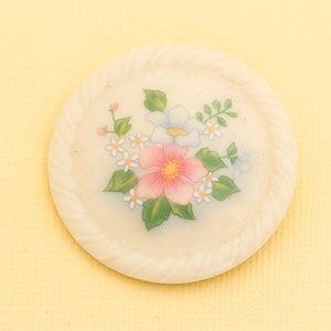 Vintage Victorian Floral Circle Brooch by Avon i15