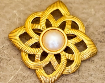 Vintage Gold Tone Floral Abstract Geometric White Faux Pearl Brooch - I33