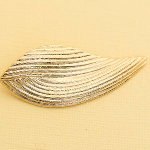 Vintage Gold Tone Brooch by Avon i15